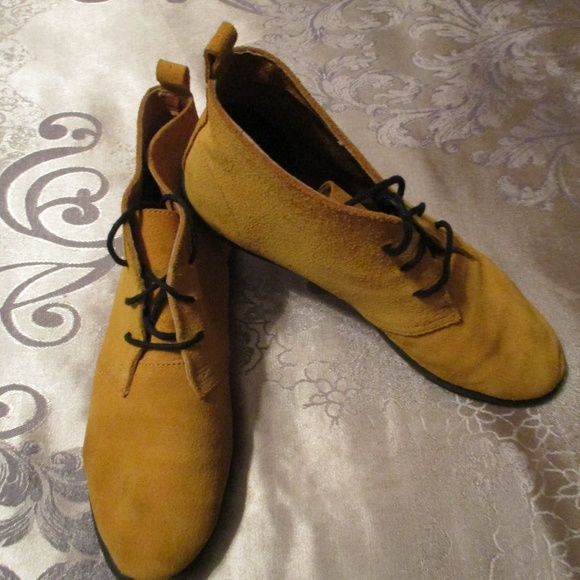 GOLD SUEDE BOOTIE - Picture 2 of 3